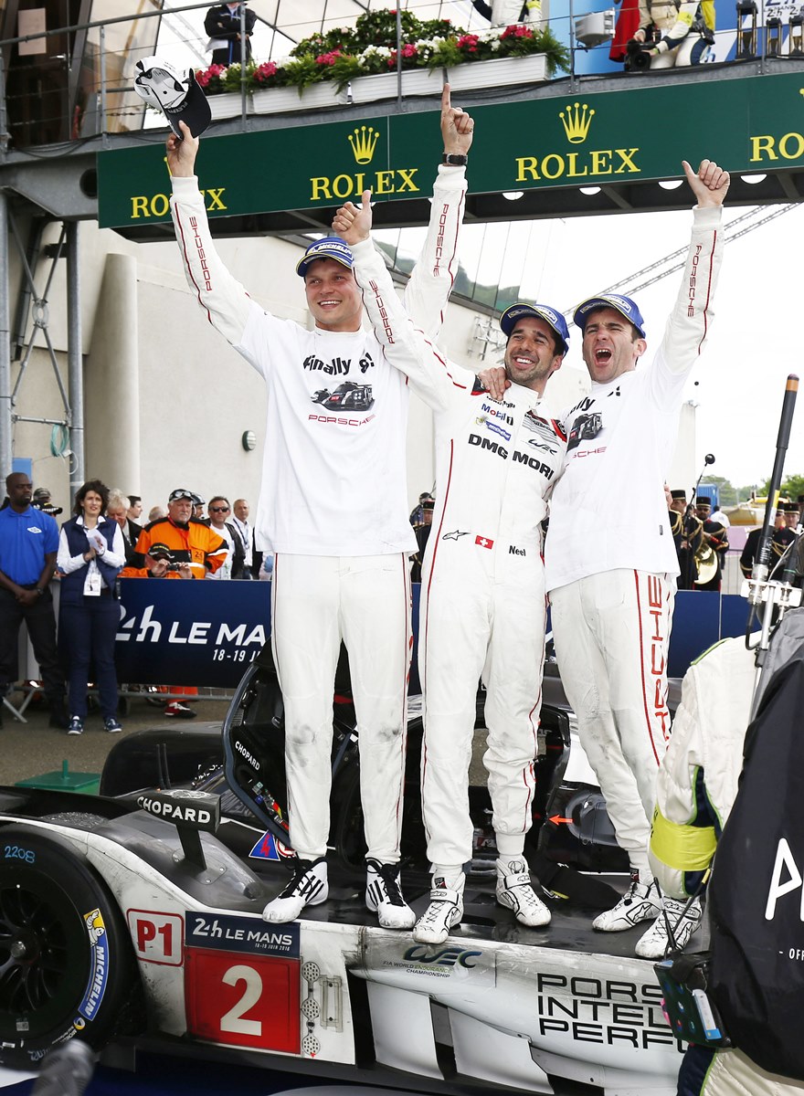 Zwycięscy Le Mans 2016 Porsche 919 Hybrid oraz Marc Lieb, Neel Jani i Romain Dumas