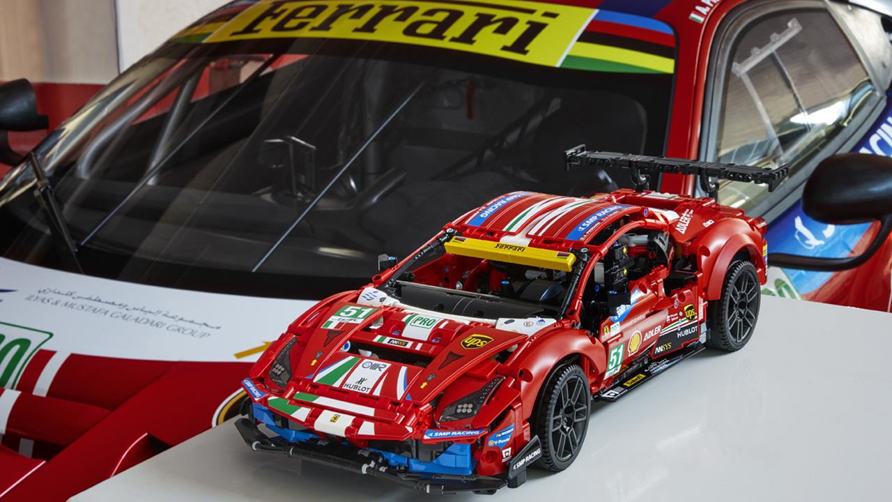 Wyścigowe Ferrari 488 GTE z klocków LEGO