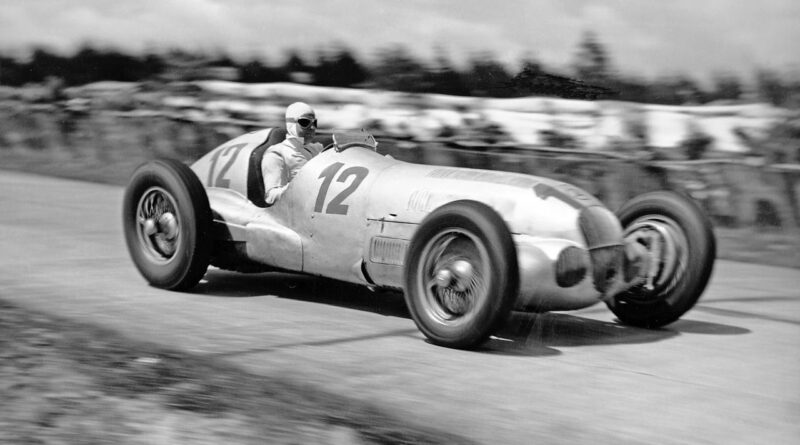 Grand Prix Niemiec 1937 – zwycięzca Rudolf Caracciola w Mercedes-Benz W 125.