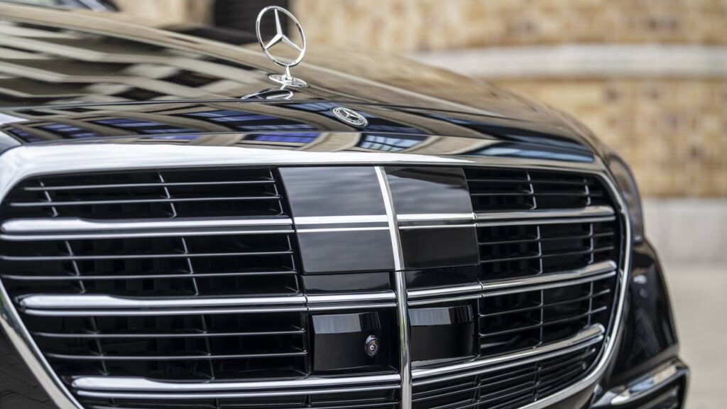 Jazda zautomatyzowana: Mercedes rozpoczyna sprzedaż
