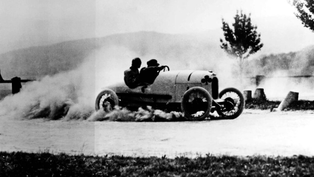 11 czerwca 1922 r, Austria, wyścig Riederberg. Za kierownicą Austro-Daimler Sascha typu ADSR-I z numerem startowym 11 Hrabia Aleksander "Sascha" Kolowrat-Krakowski w treningu.