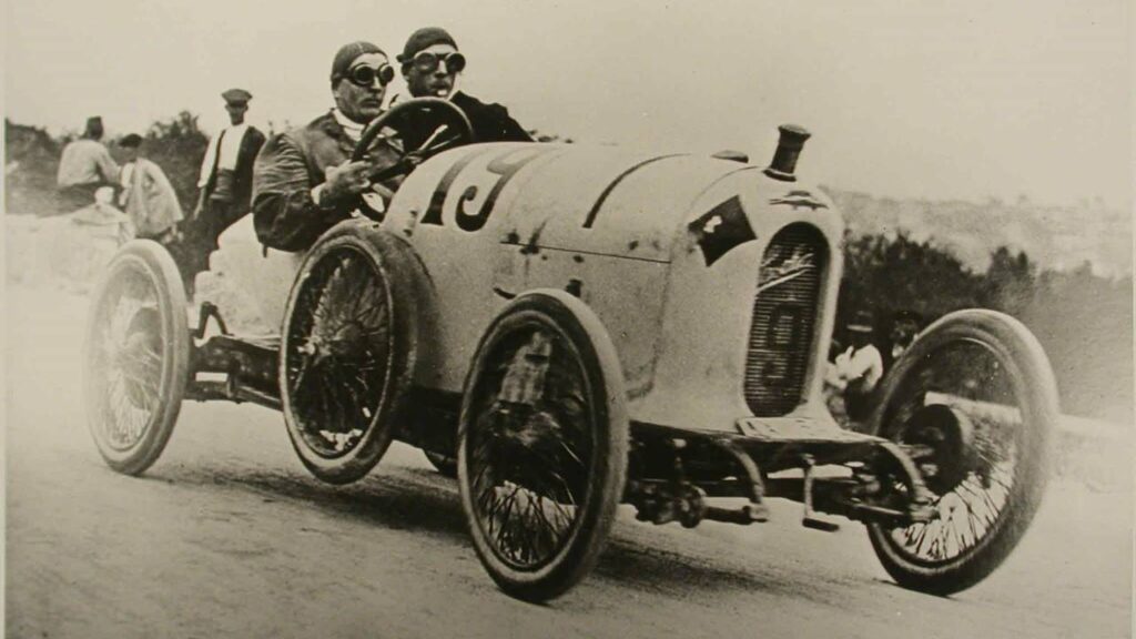 21 maja 1922, Hiszpania, Armangué Trophy Tarragona. Za kierownicą Austro-Daimlera „Sascha” z numerem startowym 19 Alfred Neubauer.